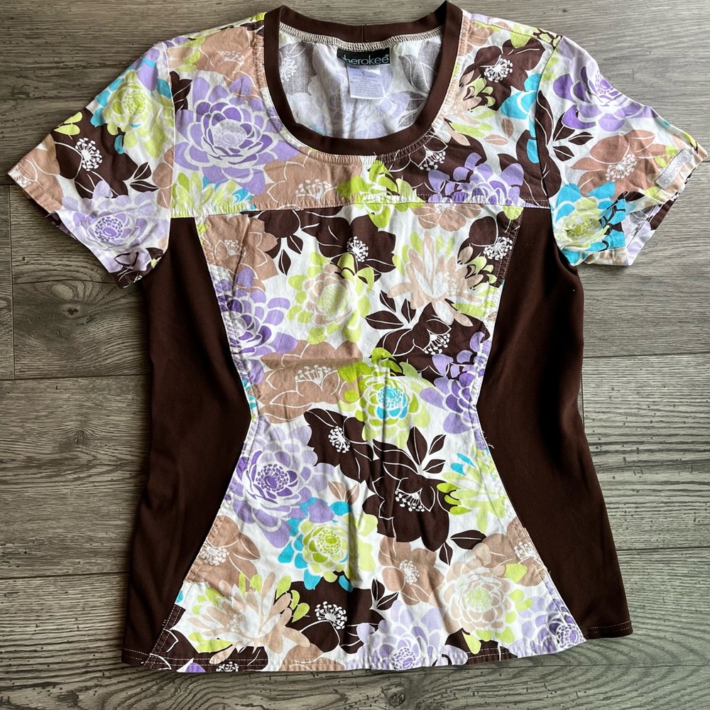 Cherokee Women’s Short Sleeve 2-Pocket Scoop Neck Scrub Top